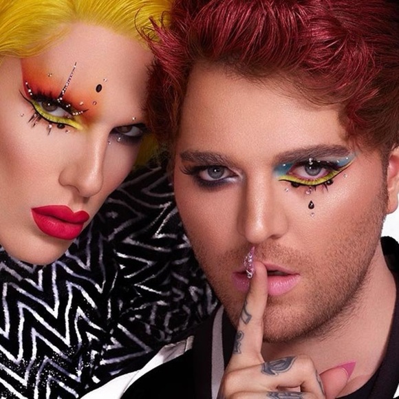 Jeffree Star x Shane Dawson Mini Controversy Palette -
Emerald Edition - Picture 7 of 12